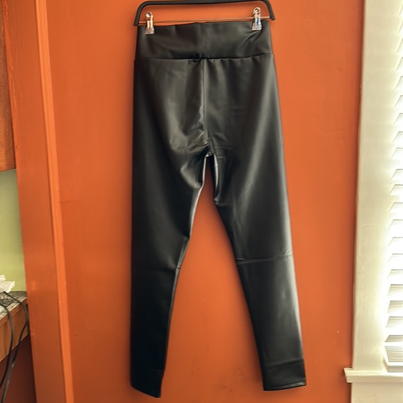 NWT High Rise Faux Leather Leggings - Picture 4 of 6